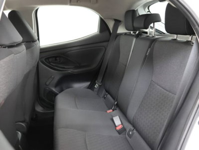 Toyota Yaris 1.0 72 CV 5 porte Cool (10)