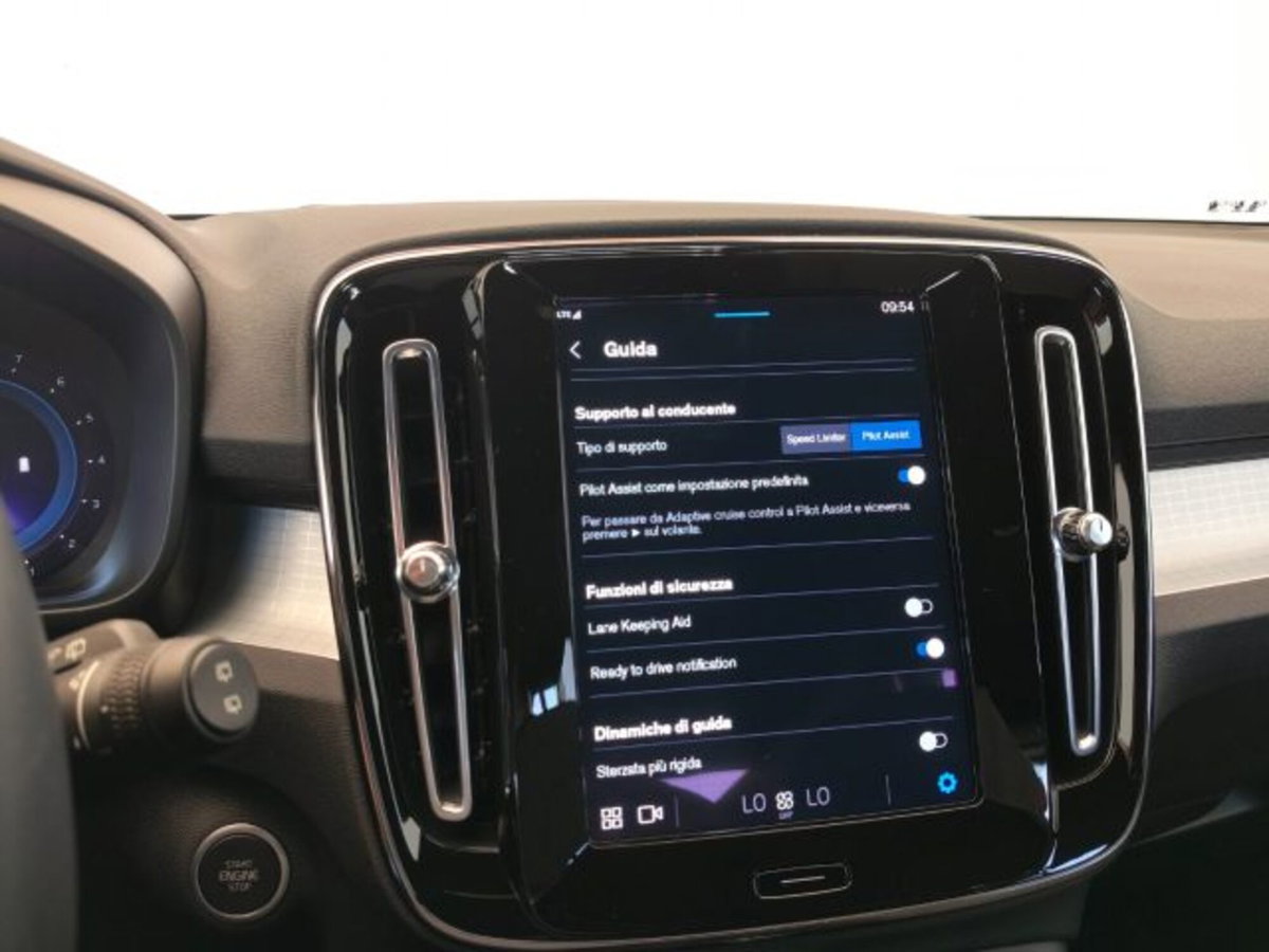 Volvo XC40 B3 automatico Core (14)
