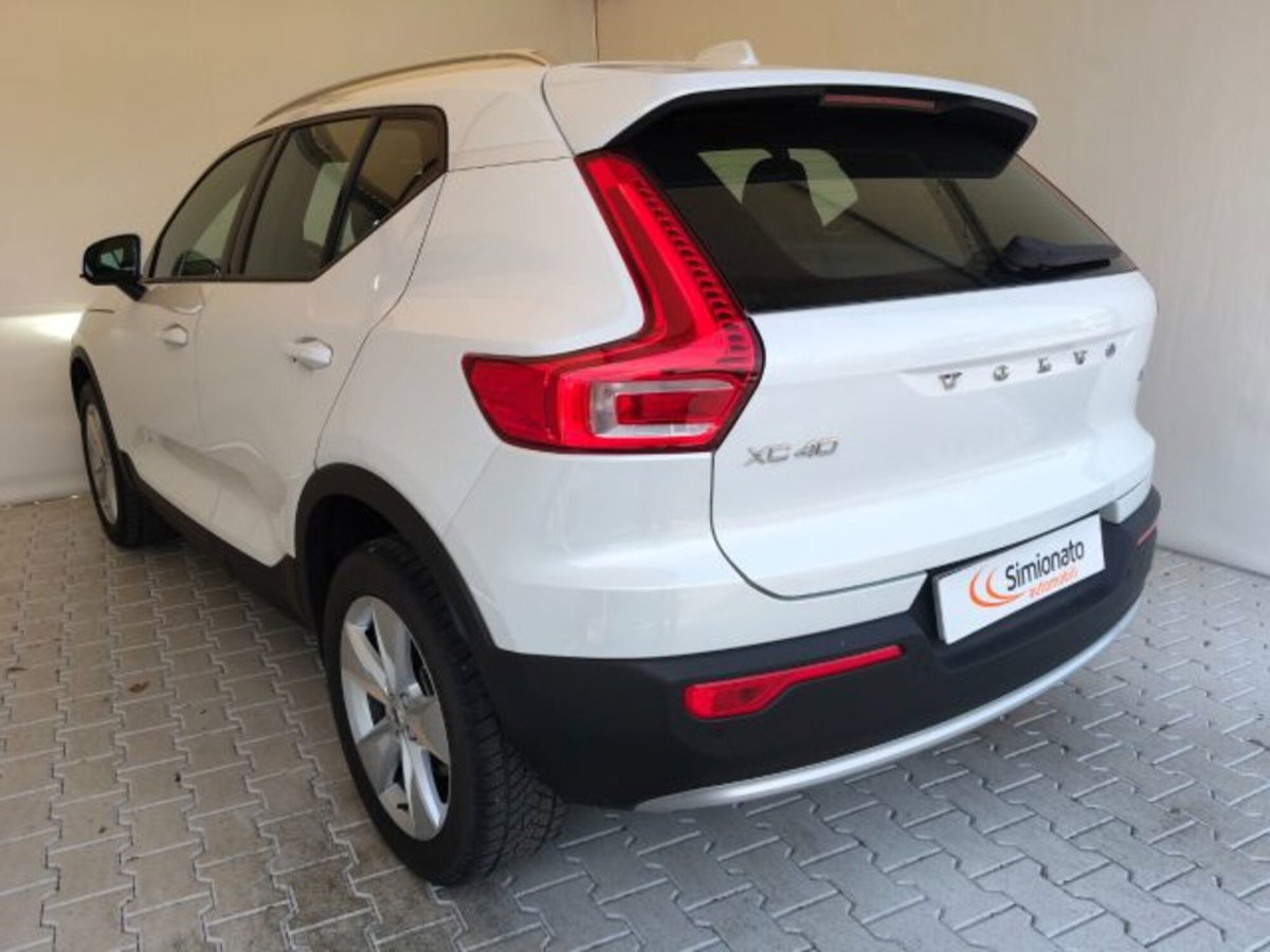 Volvo XC40 B3 automatico Core (4)