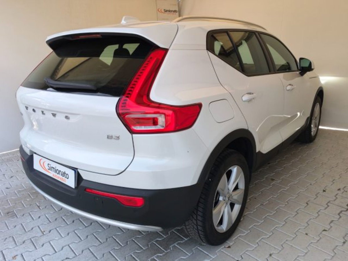 Volvo XC40 B3 automatico Core (6)