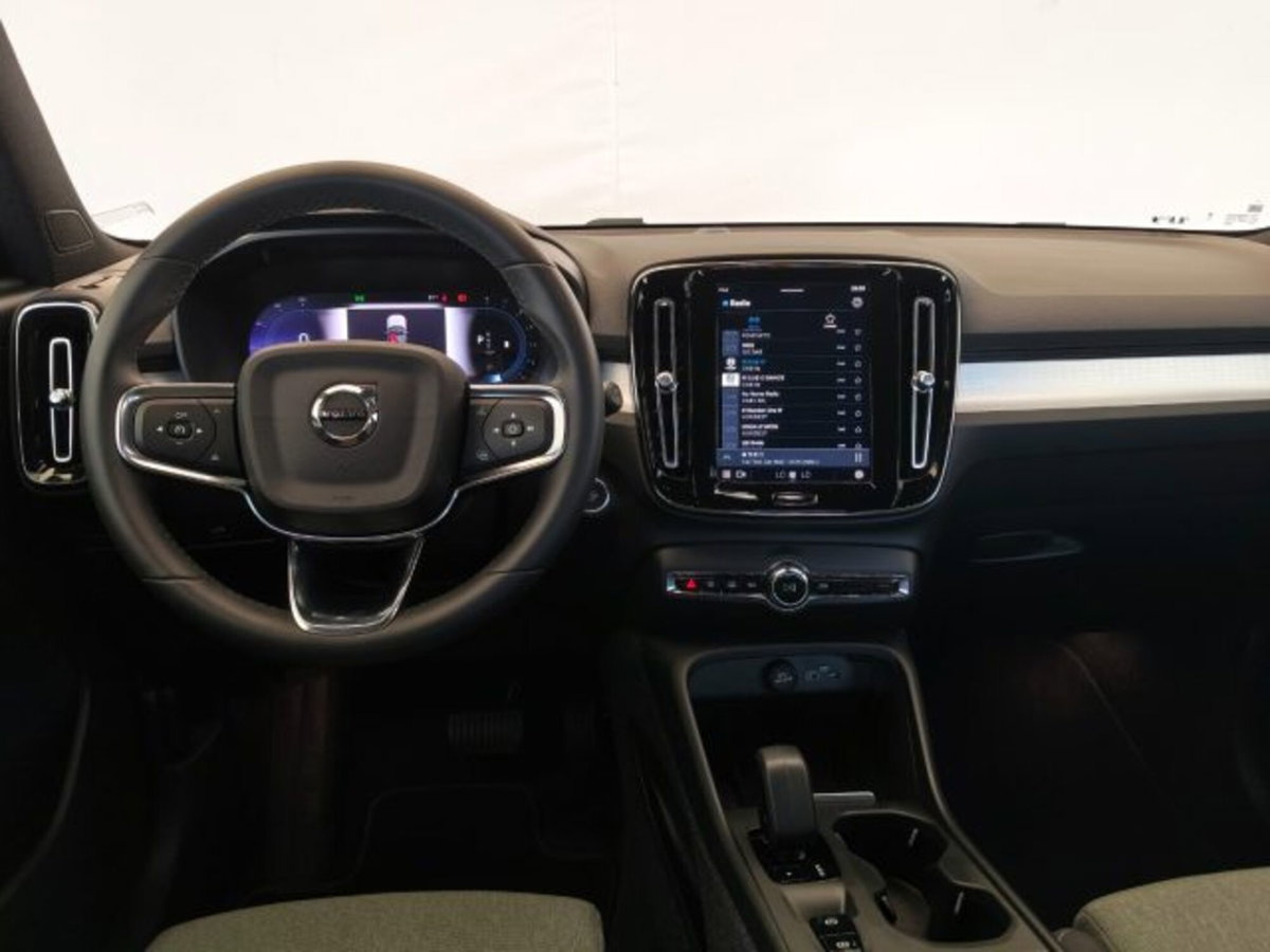 Volvo XC40 B3 automatico Core (8)