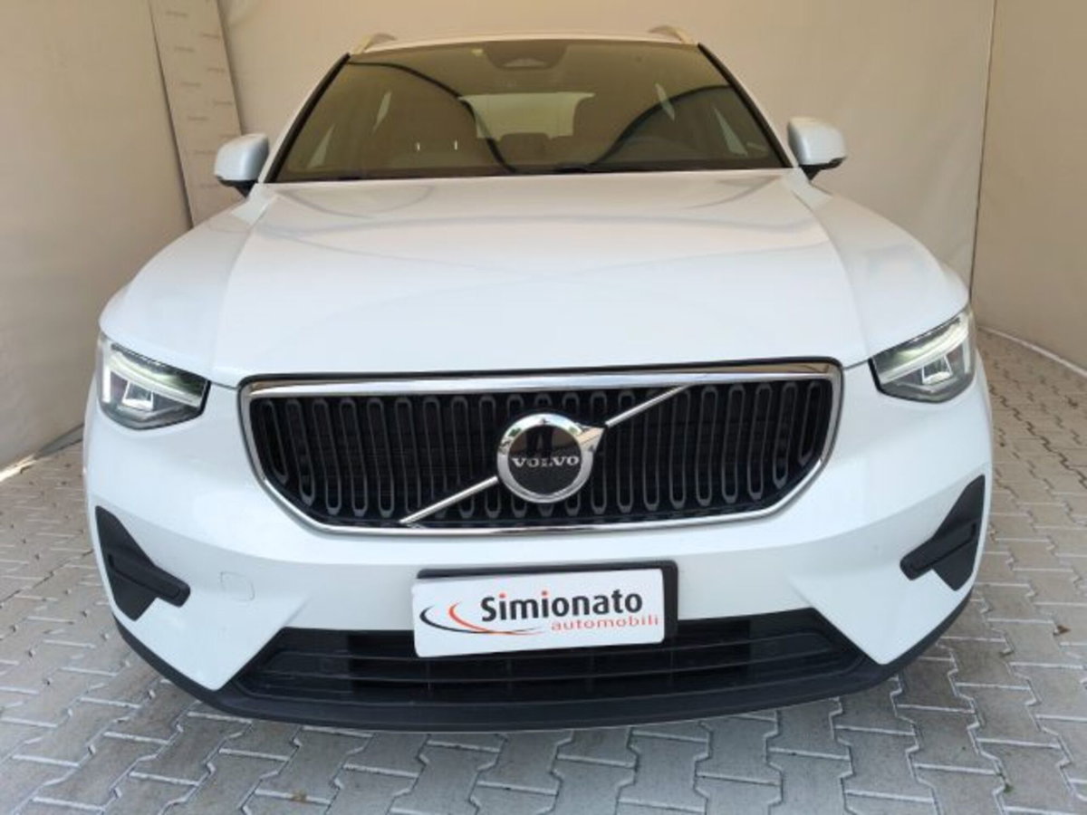 Volvo XC40 B3 automatico Core (2)