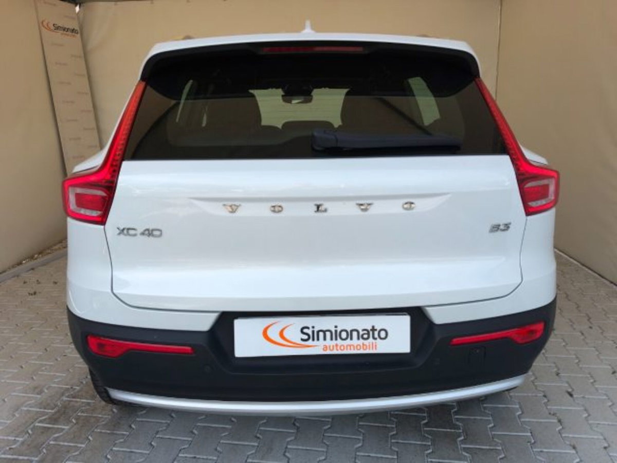 Volvo XC40 B3 automatico Core (5)