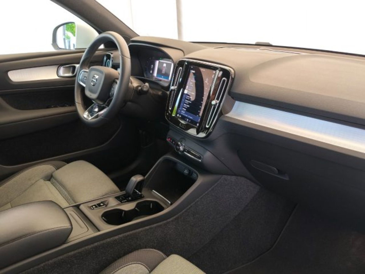 Volvo XC40 B3 automatico Core (9)