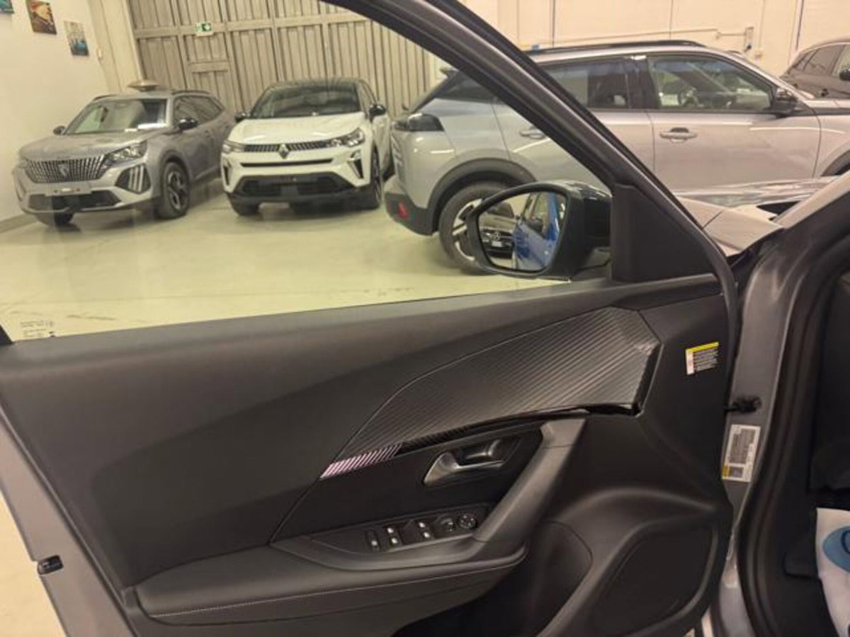 Peugeot 2008 PureTech 100 S&S Allure (7)