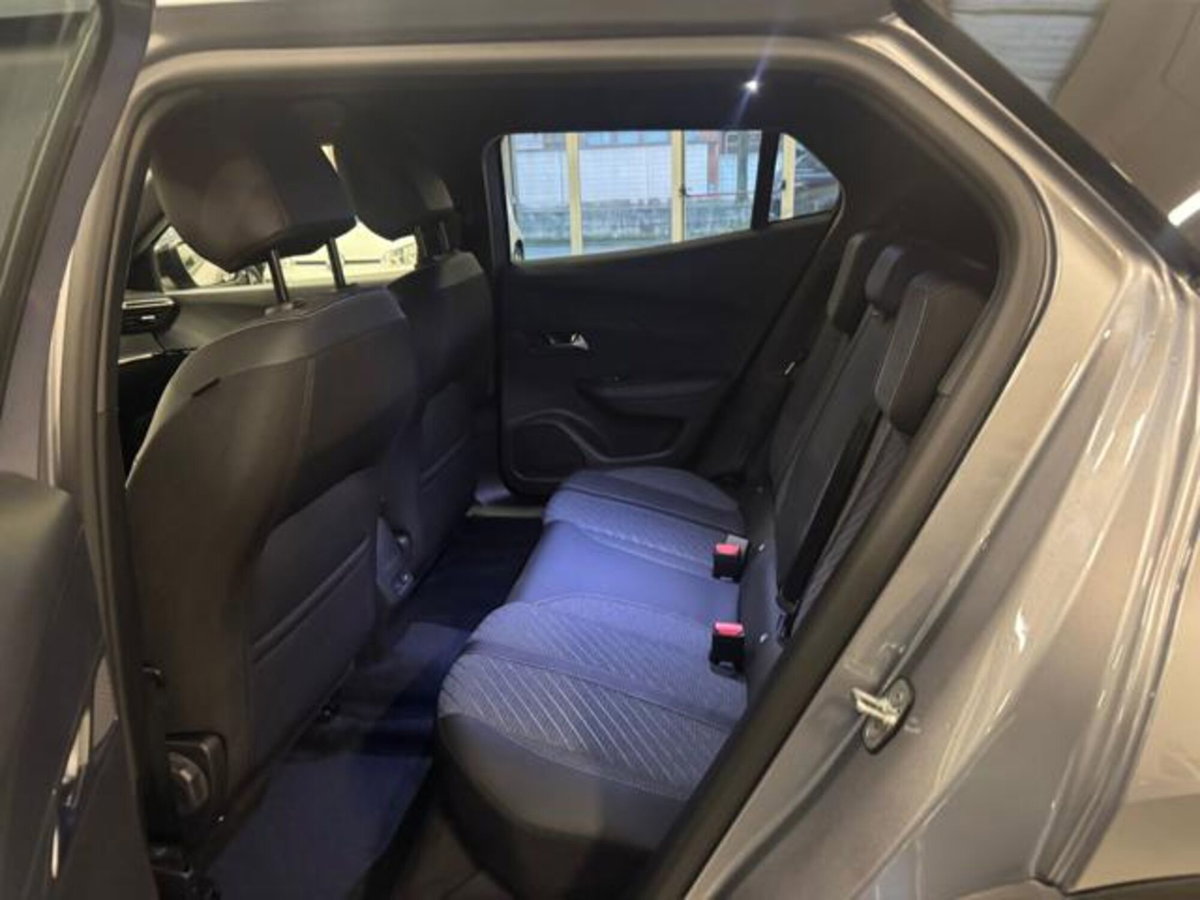 Peugeot 2008 PureTech 100 S&S Allure (8)