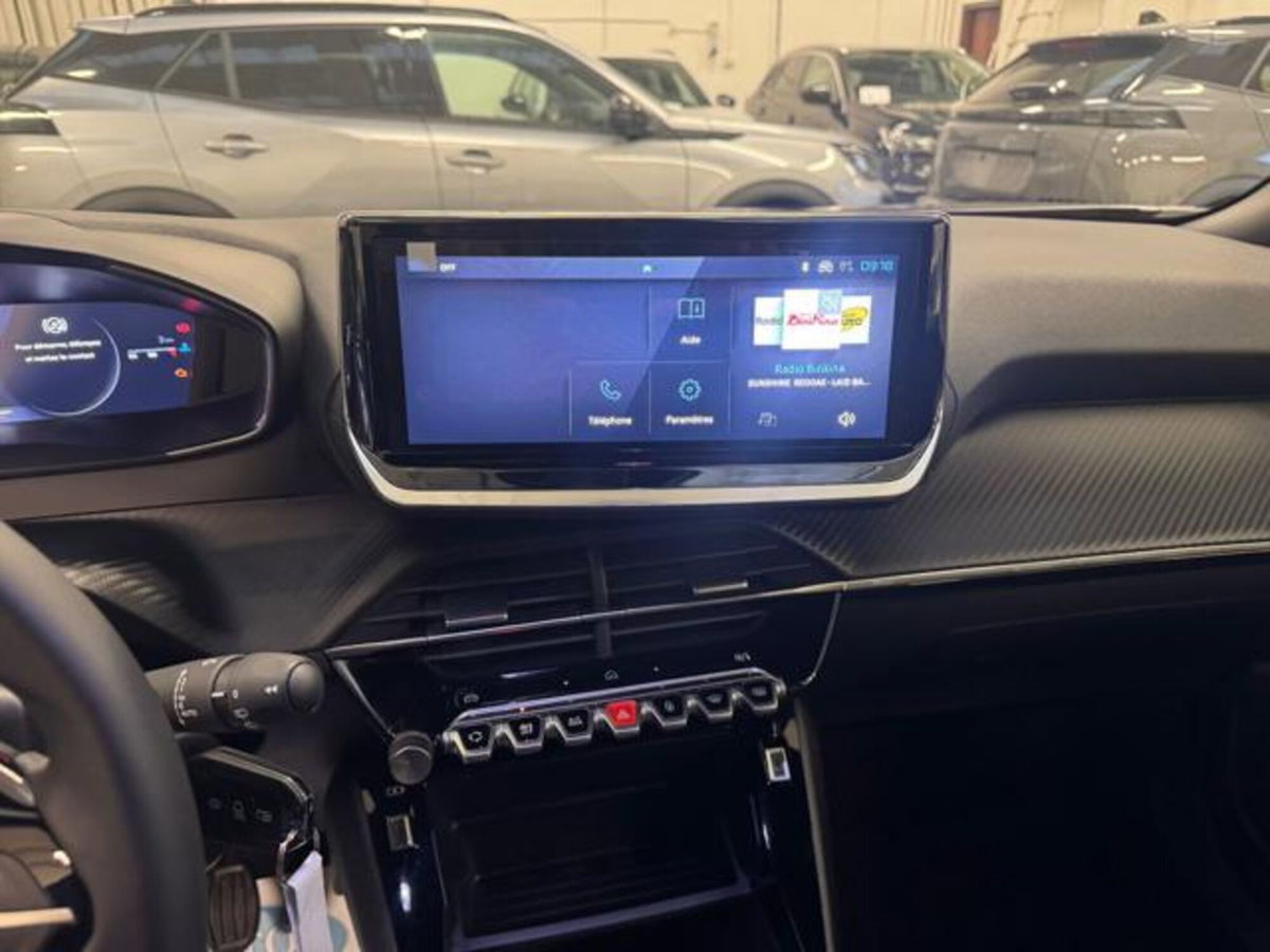 Peugeot 2008 PureTech 100 S&S Allure (9)