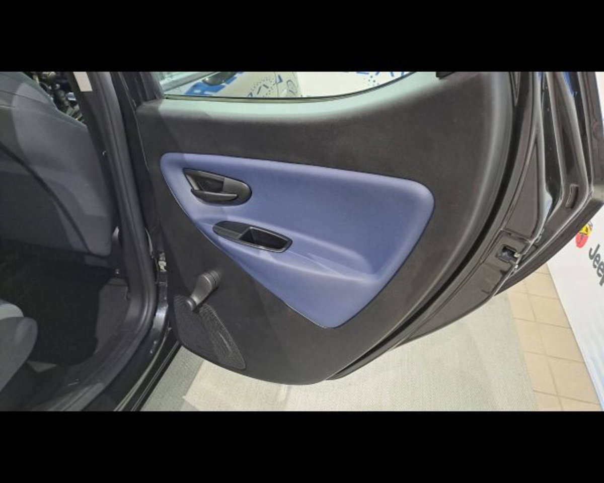 Lancia Ypsilon 1.0 FireFly 5 porte S&S Hybrid Ecochic Silver (15)
