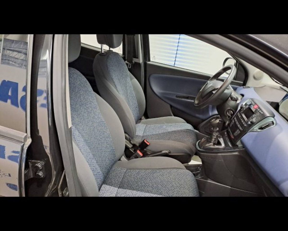 Lancia Ypsilon 1.0 FireFly 5 porte S&S Hybrid Ecochic Silver (18)