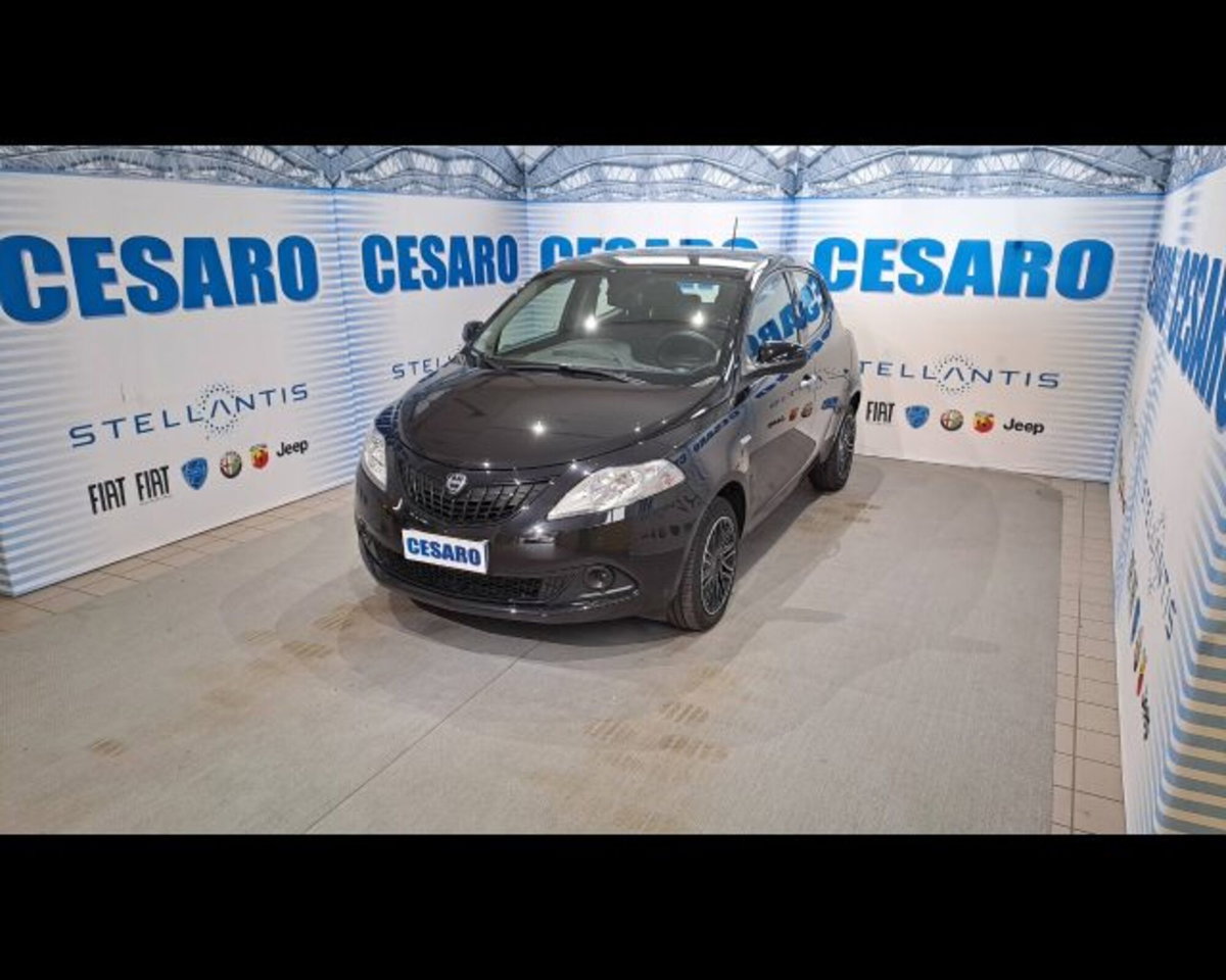 Lancia Ypsilon 1.0 FireFly 5 porte S&S Hybrid Ecochic Silver (2)