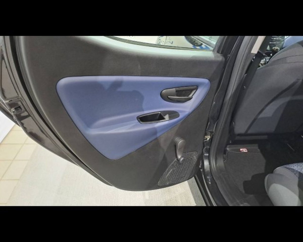 Lancia Ypsilon 1.0 FireFly 5 porte S&S Hybrid Ecochic Silver (20)