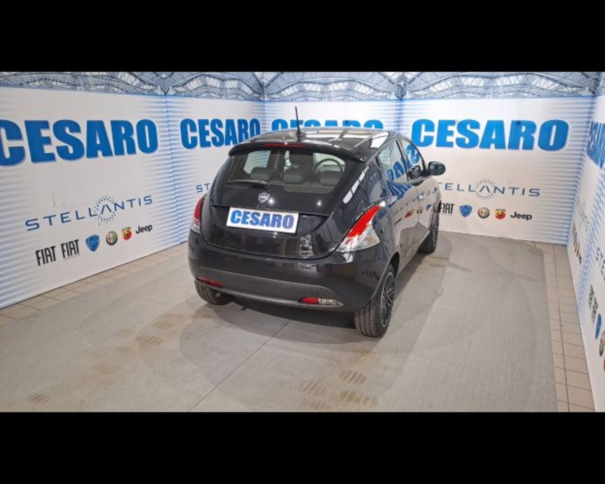 Lancia Ypsilon 1.0 FireFly 5 porte S&S Hybrid Ecochic Silver (3)