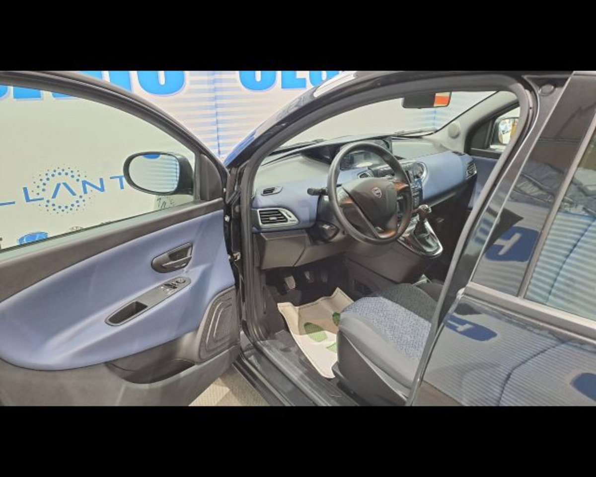 Lancia Ypsilon 1.0 FireFly 5 porte S&S Hybrid Ecochic Silver (5)