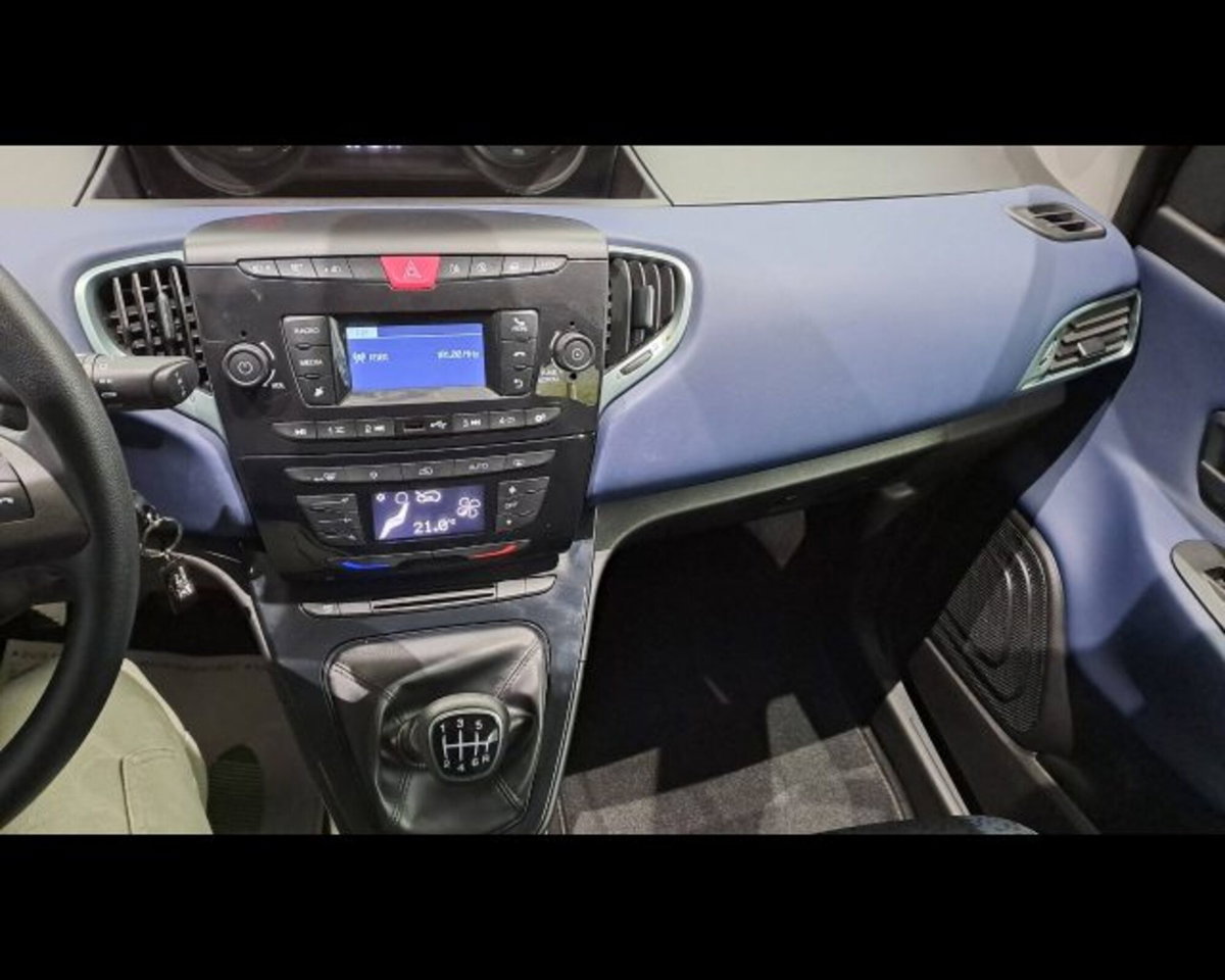 Lancia Ypsilon 1.0 FireFly 5 porte S&S Hybrid Ecochic Silver (9)