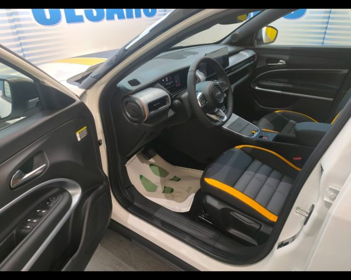 Jeep Avenger 1.2 turbo e-hybrid mhev The North Face 4xe 145cv edct6 (6)