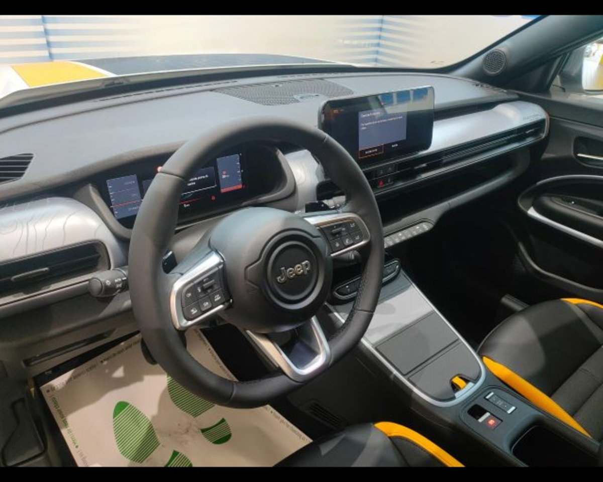 Jeep Avenger 1.2 turbo e-hybrid mhev The North Face 4xe 145cv edct6 (7)