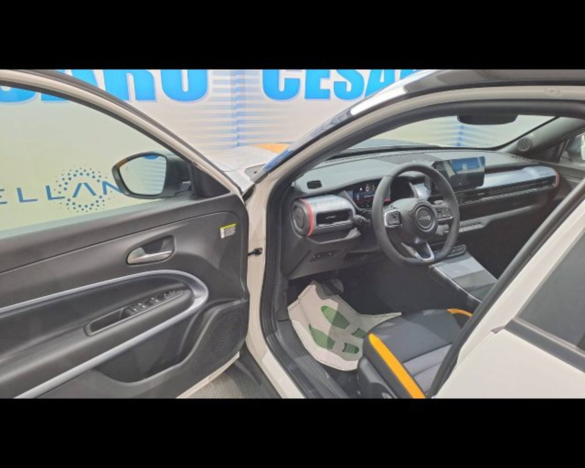 Jeep Avenger 1.2 turbo e-hybrid mhev The North Face 4xe 145cv edct6 (5)