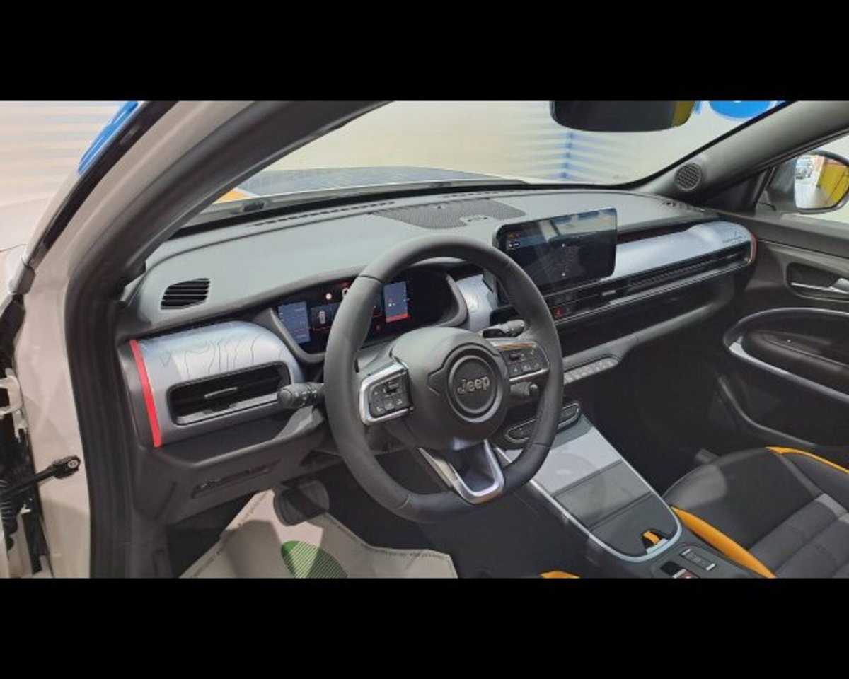 Jeep Avenger 1.2 turbo e-hybrid mhev The North Face 4xe 145cv edct6 (7)