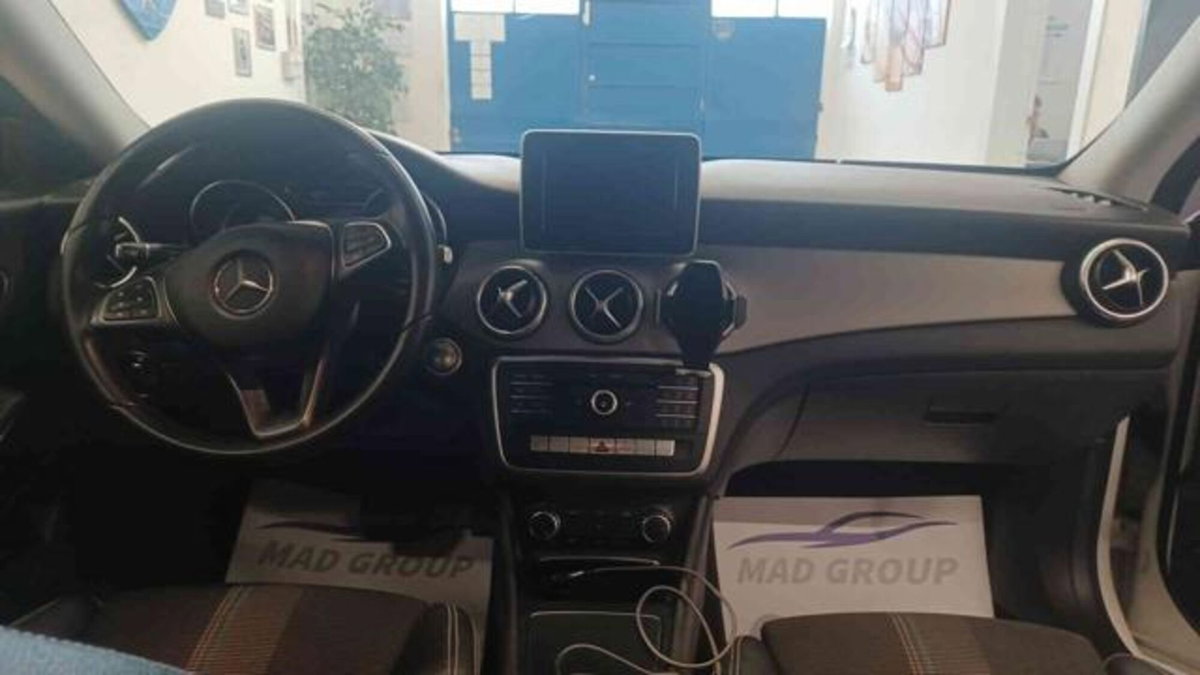 Mercedes-Benz CLA Shooting Brake 180 Premium (11)