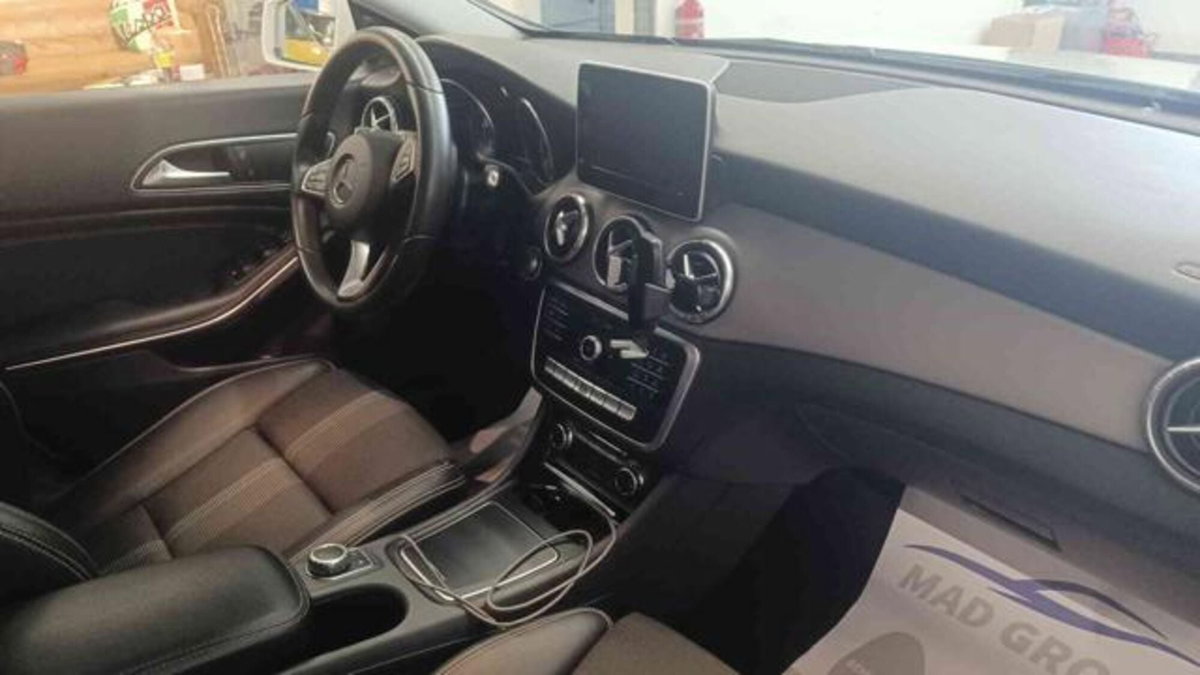 Mercedes-Benz CLA Shooting Brake 180 Premium (12)