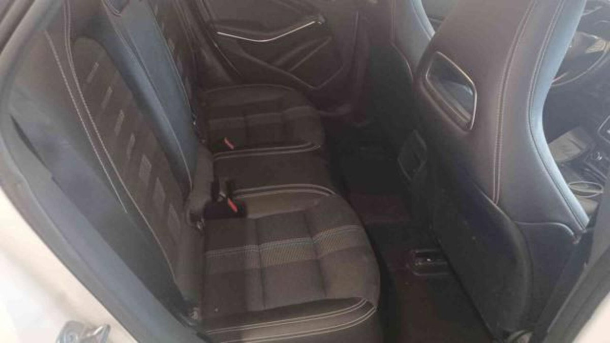 Mercedes-Benz CLA Shooting Brake 180 Premium (13)