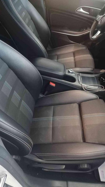 Mercedes-Benz CLA Shooting Brake 180 Premium (14)