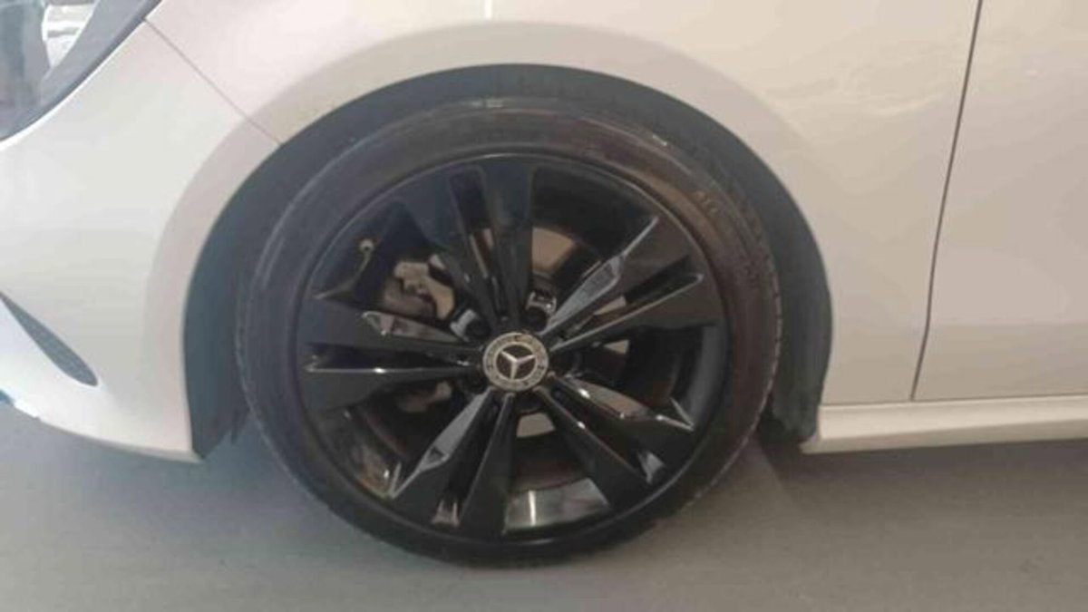 Mercedes-Benz CLA Shooting Brake 180 Premium (16)