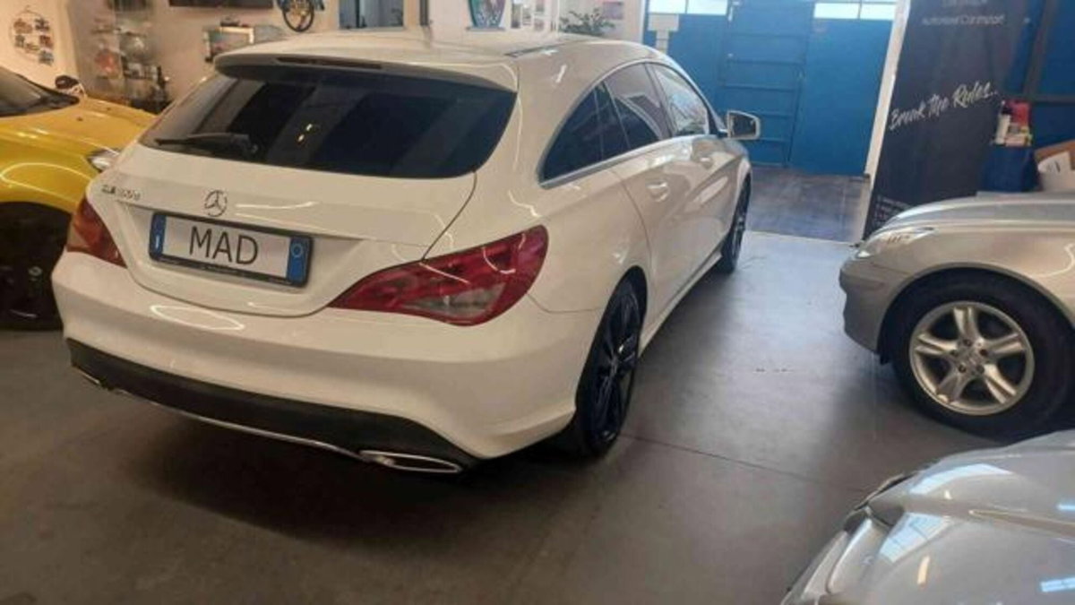 Mercedes-Benz CLA Shooting Brake 180 Premium (4)