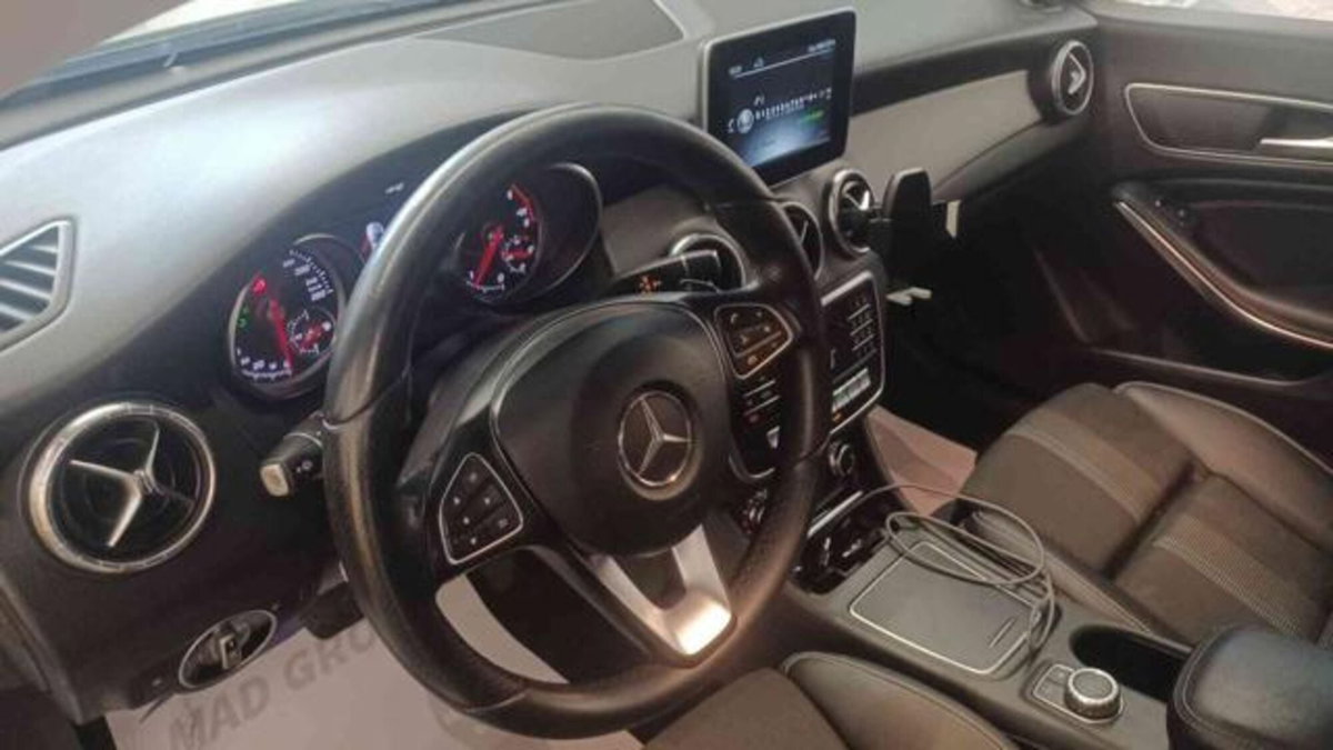 Mercedes-Benz CLA Shooting Brake 180 Premium (8)