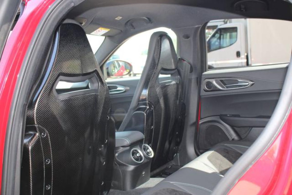 Alfa Romeo Giulia 2.9 T V6 Quadrifoglio (15)