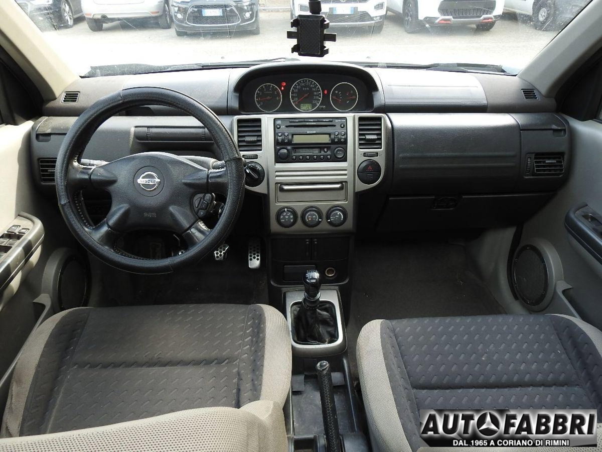 Nissan X-Trail 2.2 dCi Elegance (10)