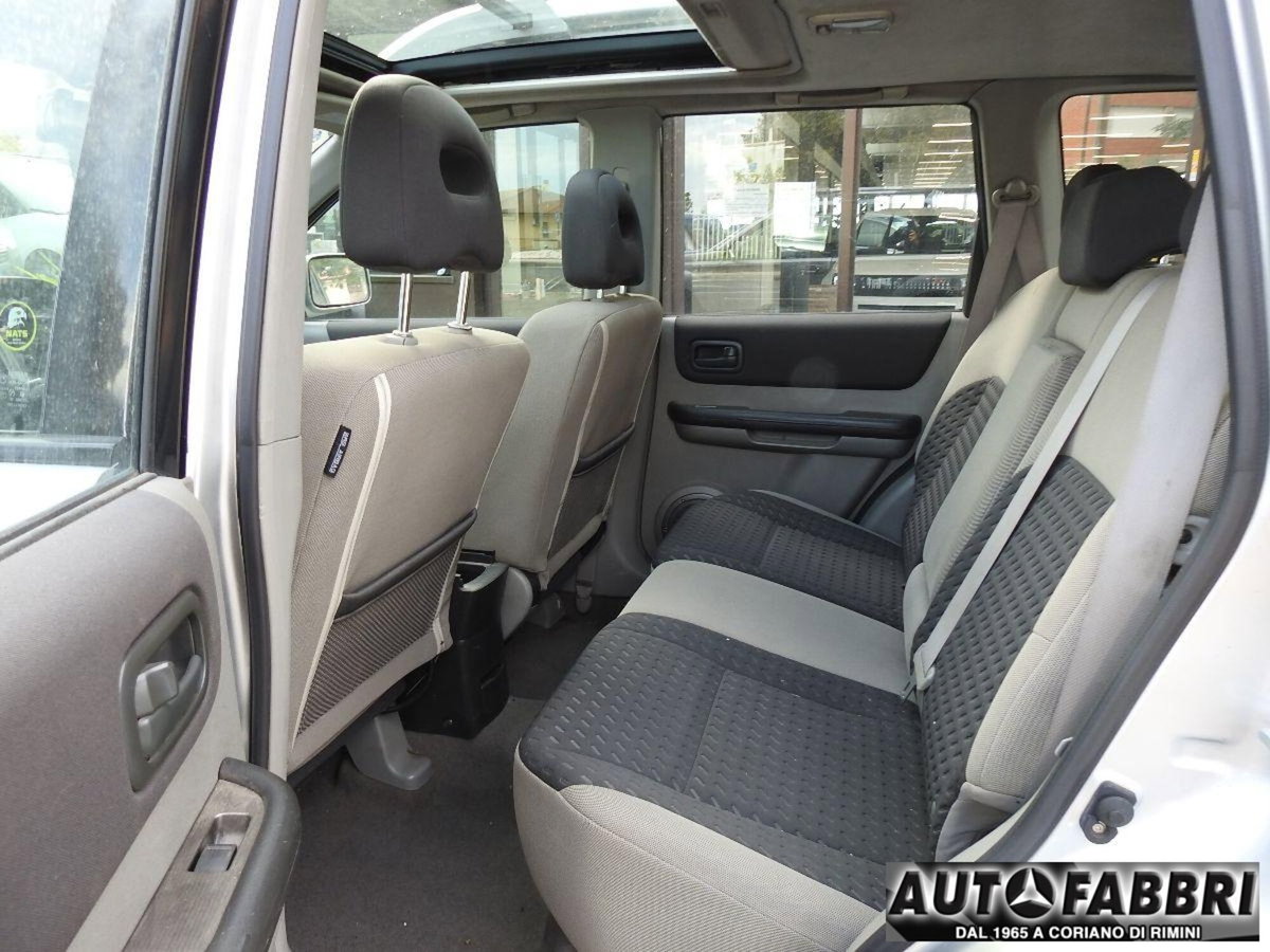 Nissan X-Trail 2.2 dCi Elegance (11)