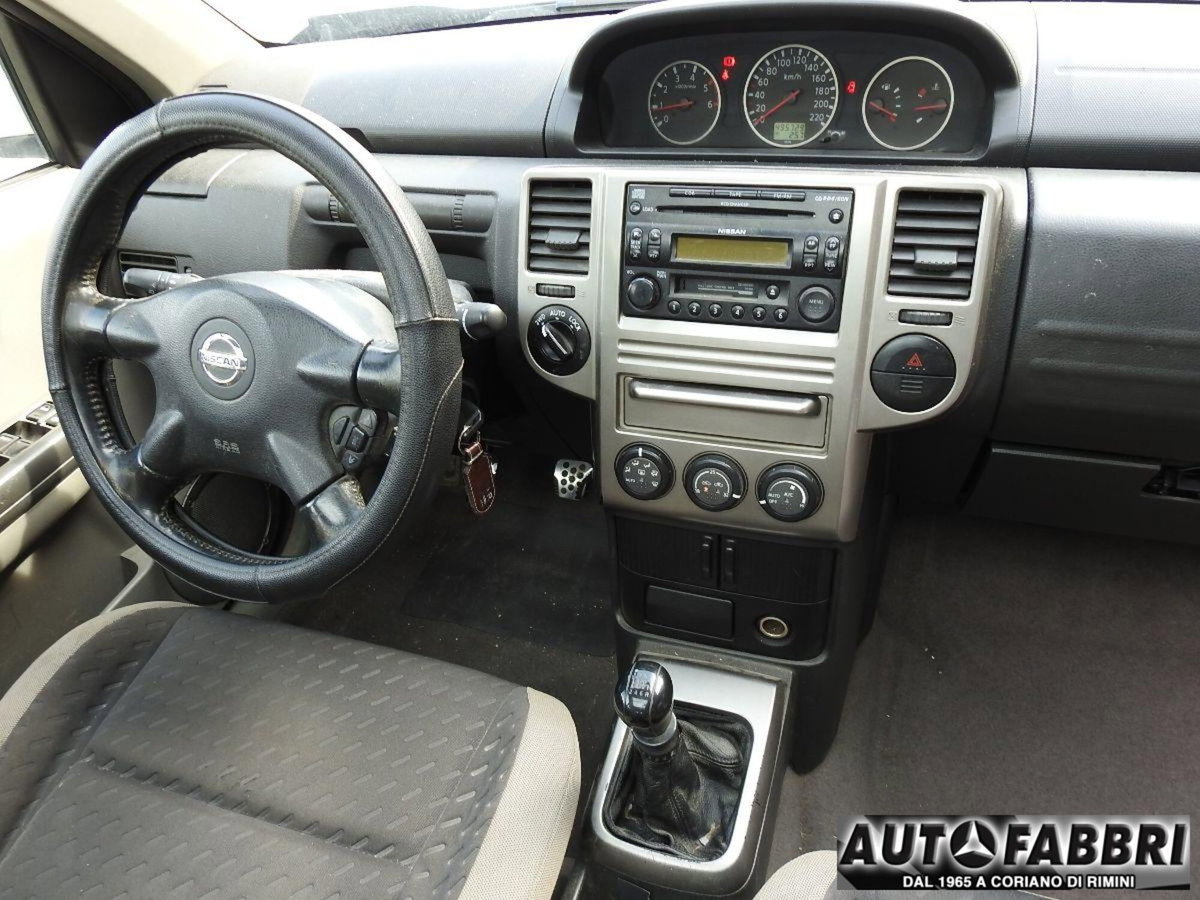 Nissan X-Trail 2.2 dCi Elegance (6)