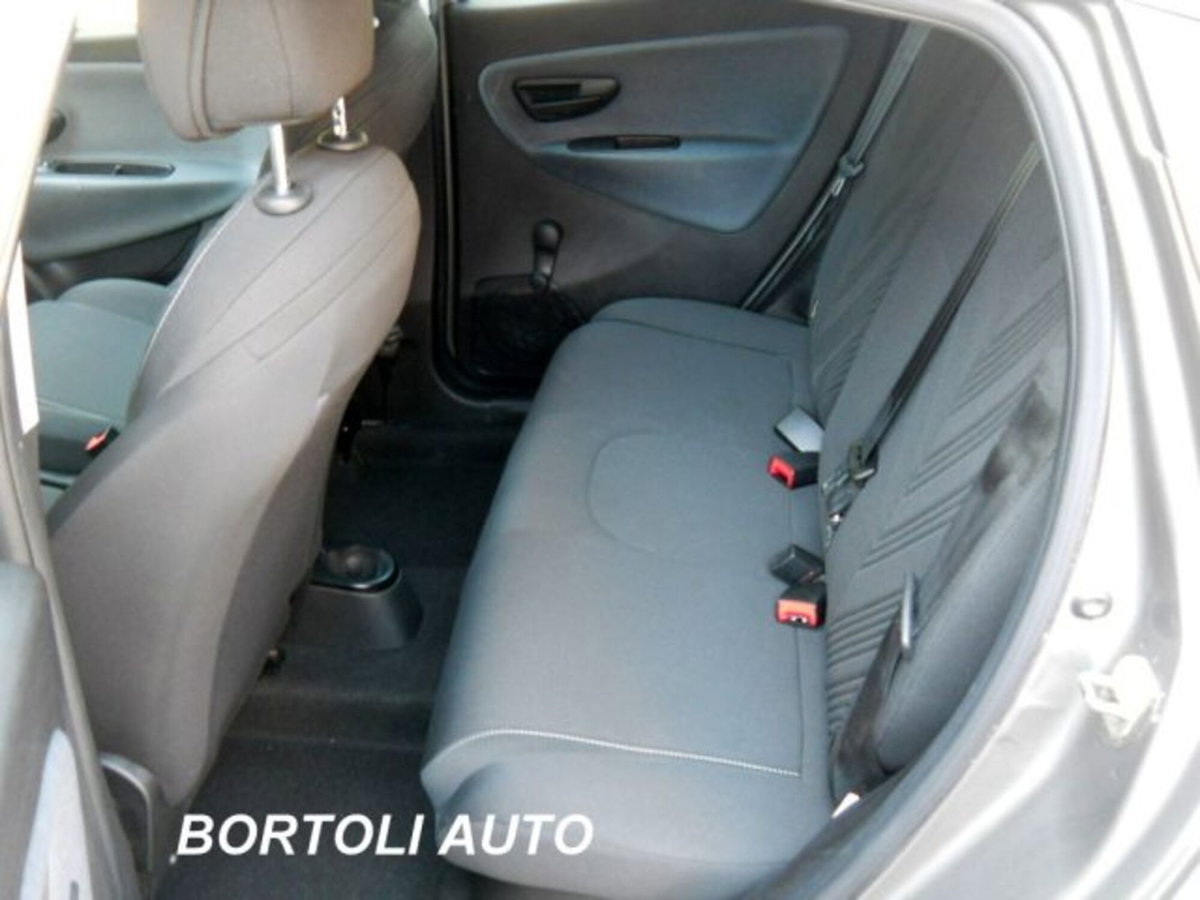 Lancia Ypsilon 1.0 FireFly 5 porte S&S Hybrid Gold Plus (8)