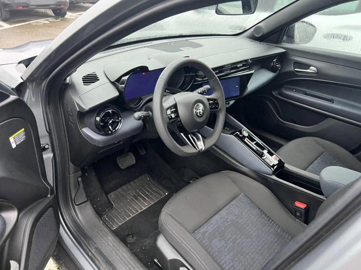 Alfa Romeo Junior elettrica Speciale 156cv (4)