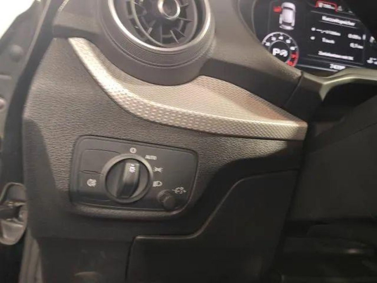 Audi Q2 Q2 35 TFSI S tronic Business (12)