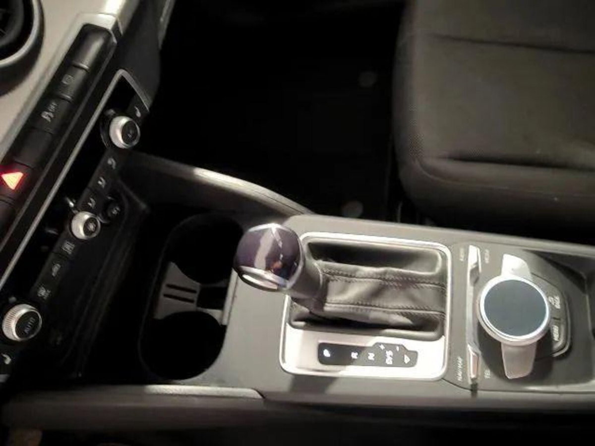 Audi Q2 Q2 35 TFSI S tronic Business (13)