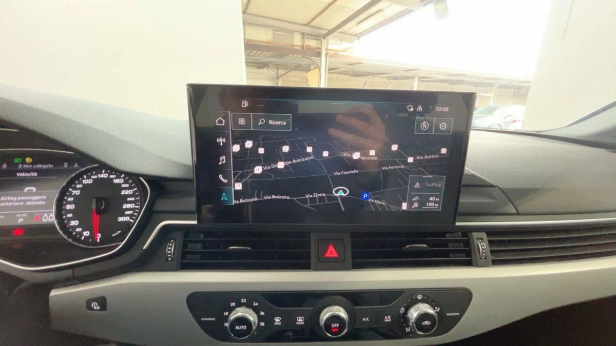Audi A4 Avant 30 TDI/136 CV S tronic Business Advanced (11)