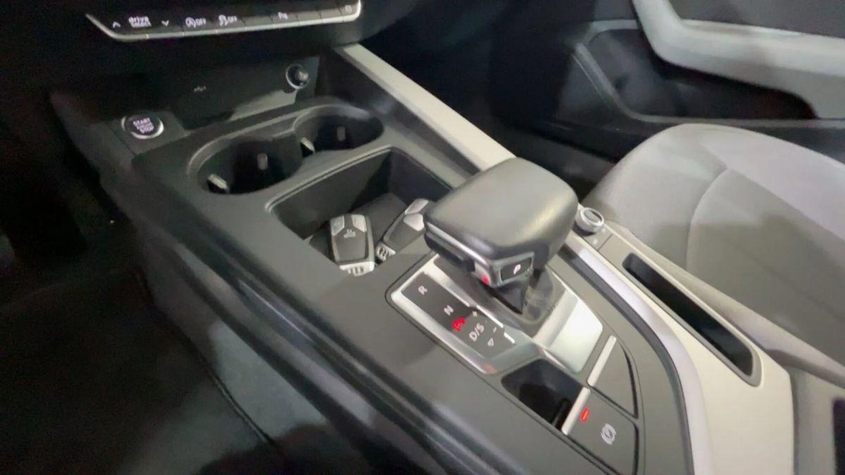 Audi A4 Avant 30 TDI/136 CV S tronic Business Advanced (12)