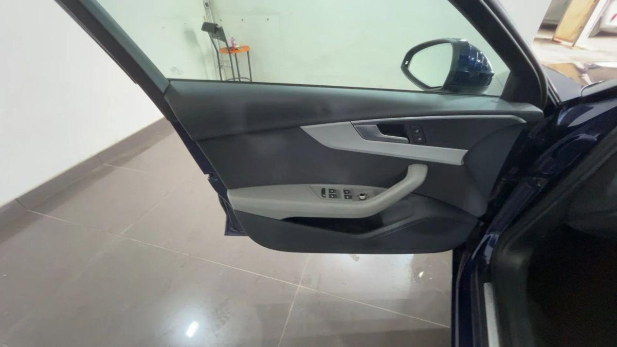 Audi A4 Avant 30 TDI/136 CV S tronic Business Advanced (8)