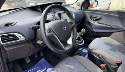 Lancia Ypsilon 1.0 FireFly 5 porte S&S Hybrid Gold Plus (9)