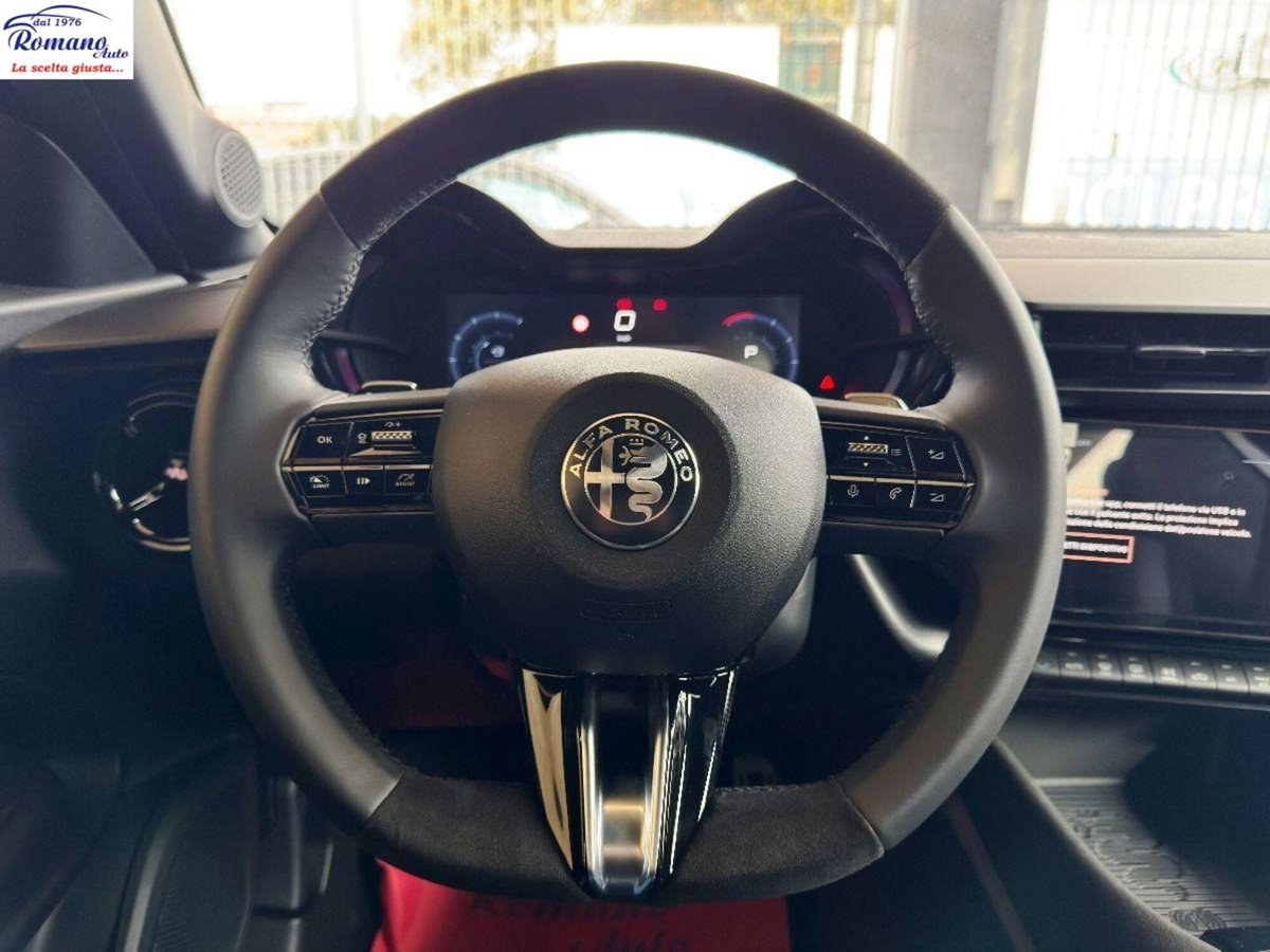 Alfa Romeo Junior 1.2 ibrida Q4 Intensa 145cv edct6 (11)