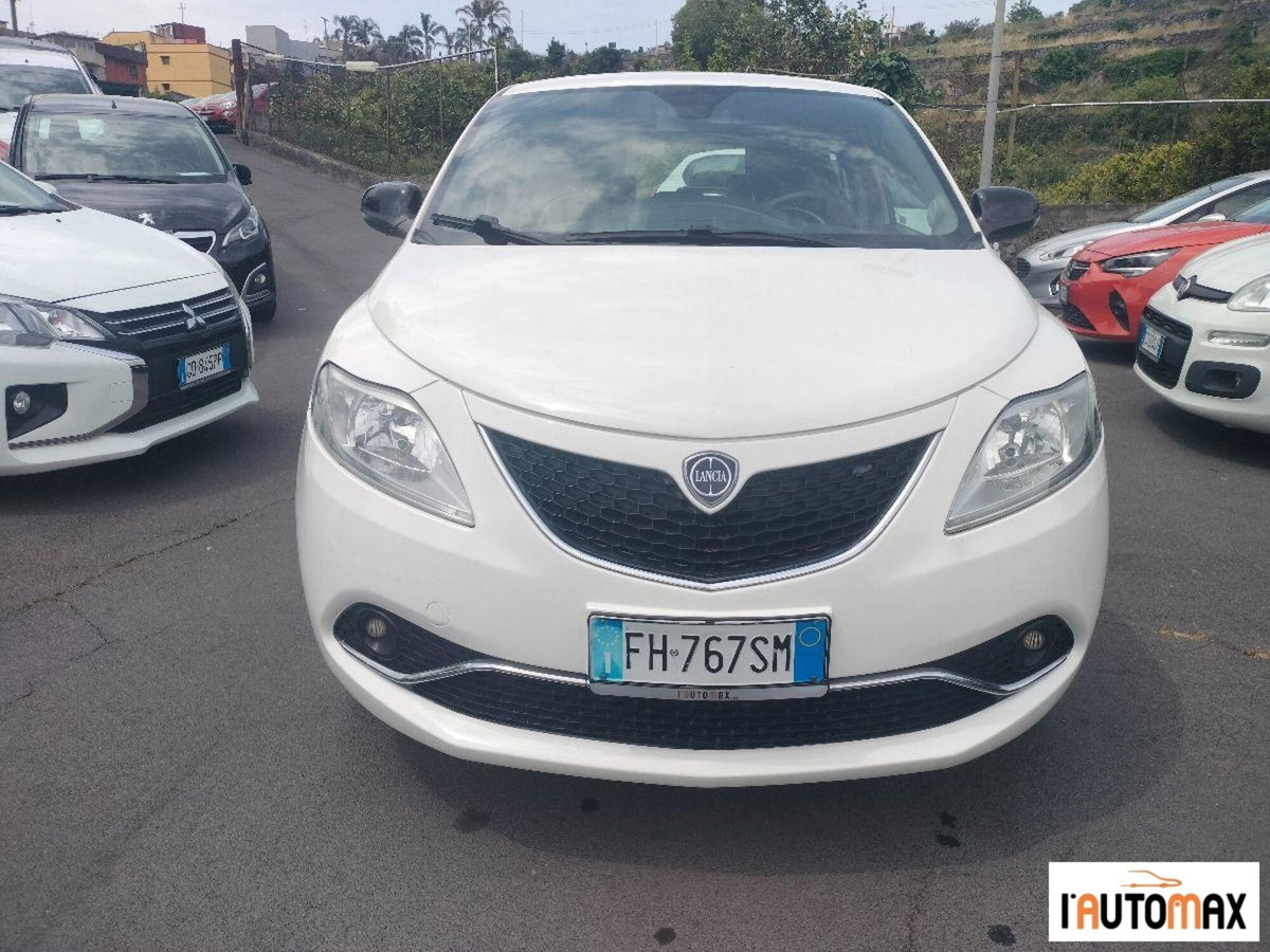 Lancia Ypsilon 1.3 MJT 16V 95 CV 5 porte S&S Gold (2)