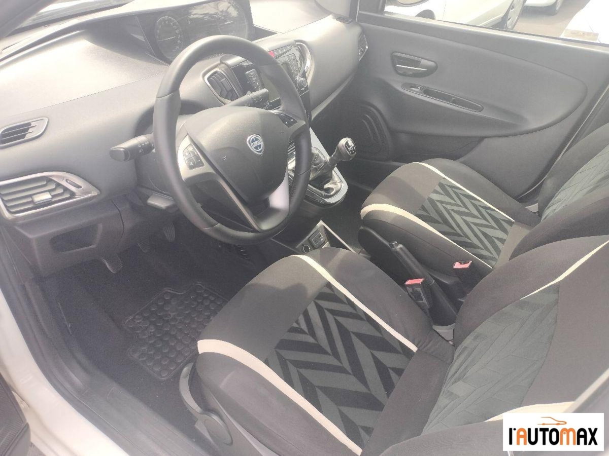 Lancia Ypsilon 1.3 MJT 16V 95 CV 5 porte S&S Gold (7)