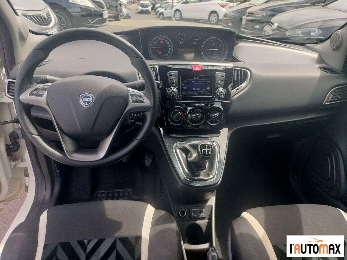 Lancia Ypsilon 1.3 MJT 16V 95 CV 5 porte S&S Gold (9)