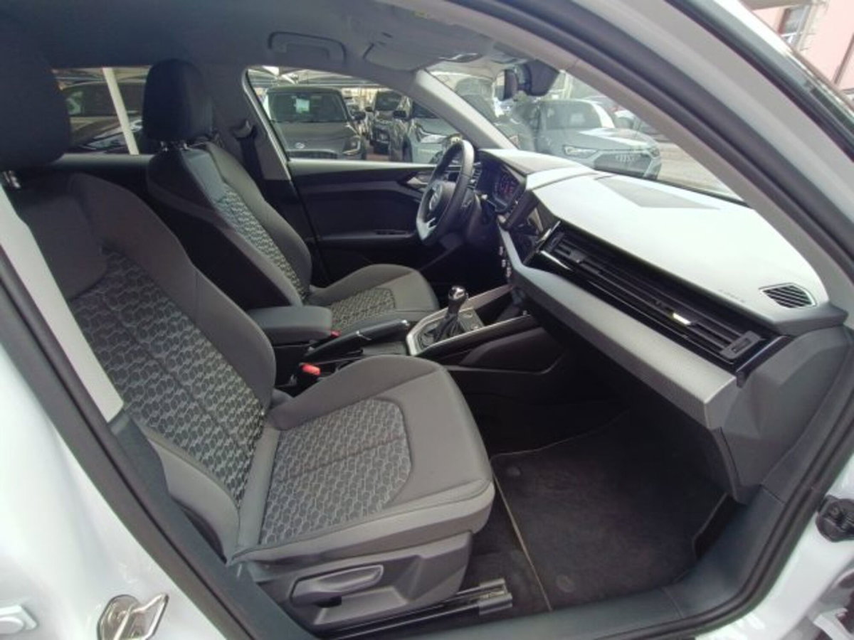 Audi A1 Sportback 30 TFSI S tronic Identity Black (12)