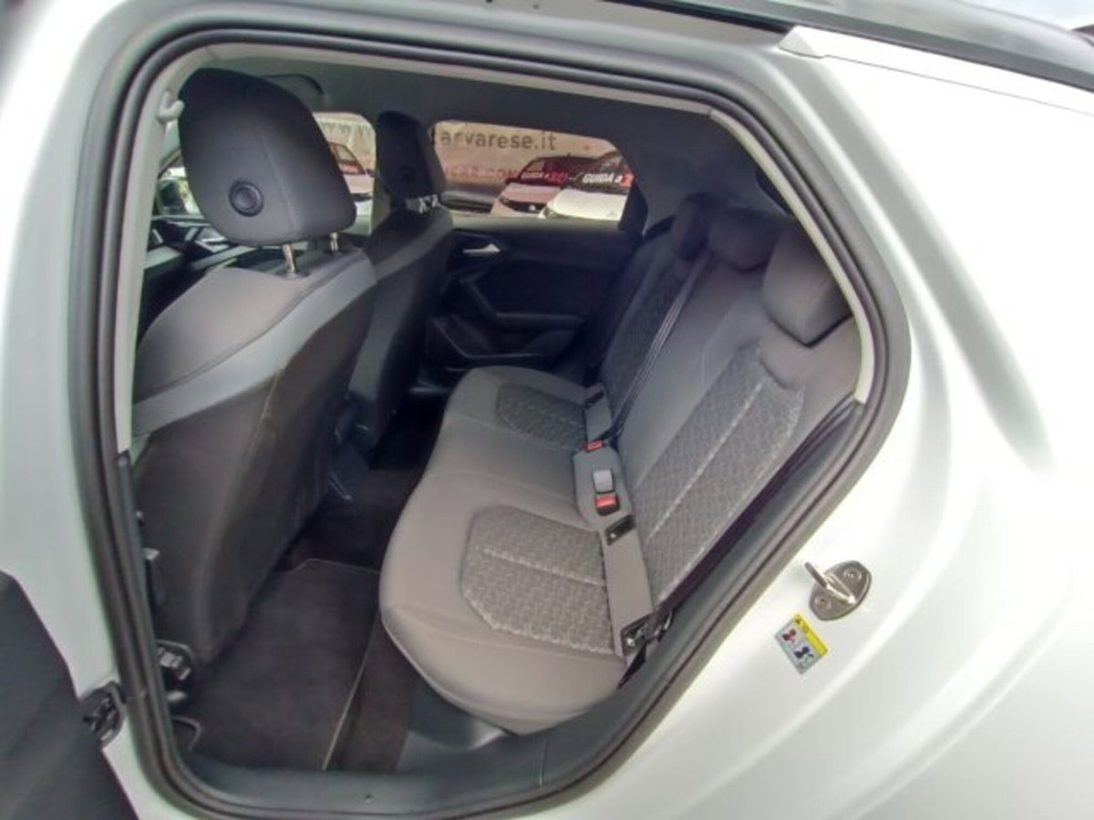Audi A1 Sportback 30 TFSI S tronic Identity Black (13)