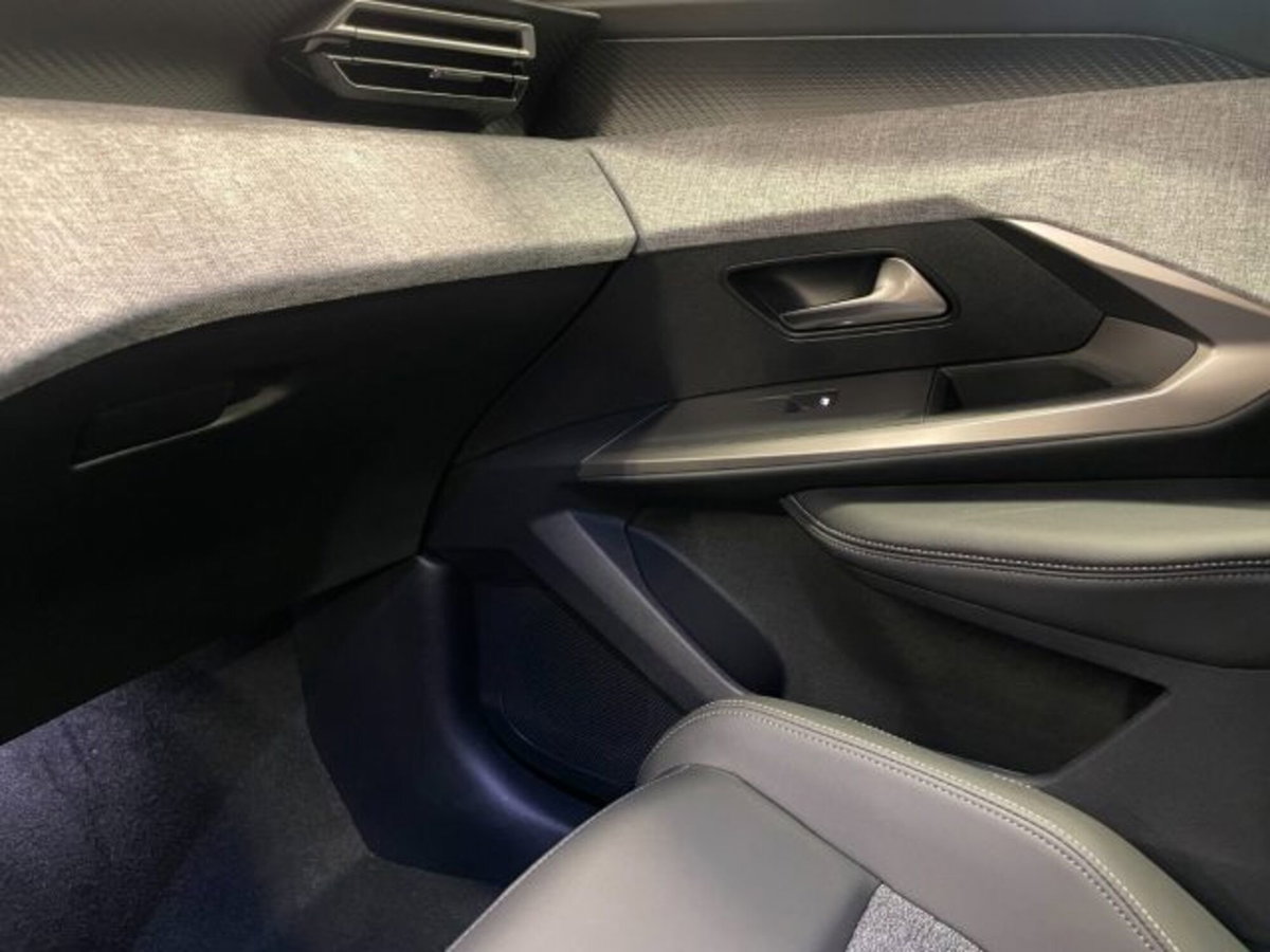 Peugeot 3008 1.2 hybrid Allure Business 145cv e-dcs6 (10)