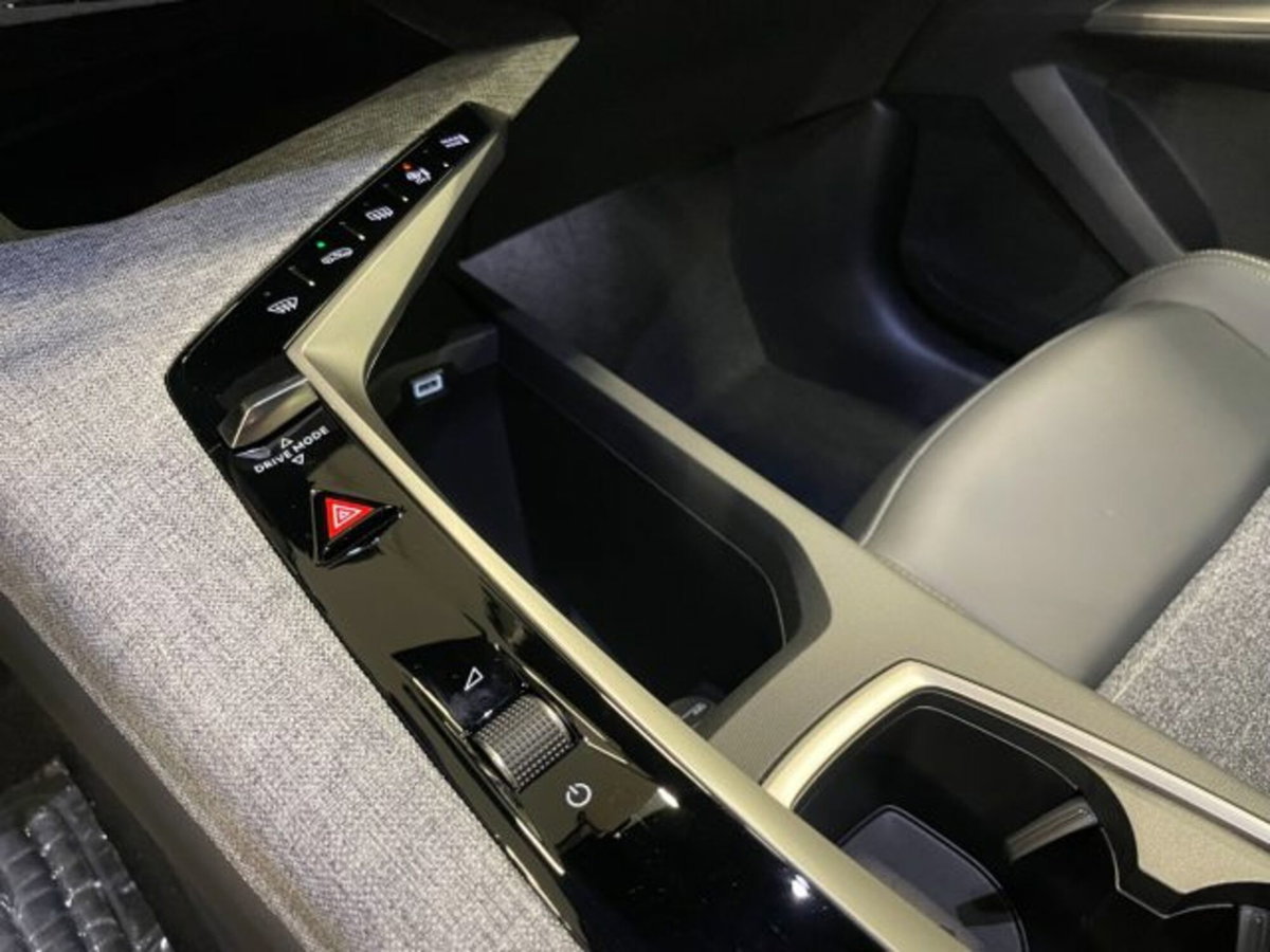 Peugeot 3008 1.2 hybrid Allure Business 145cv e-dcs6 (11)