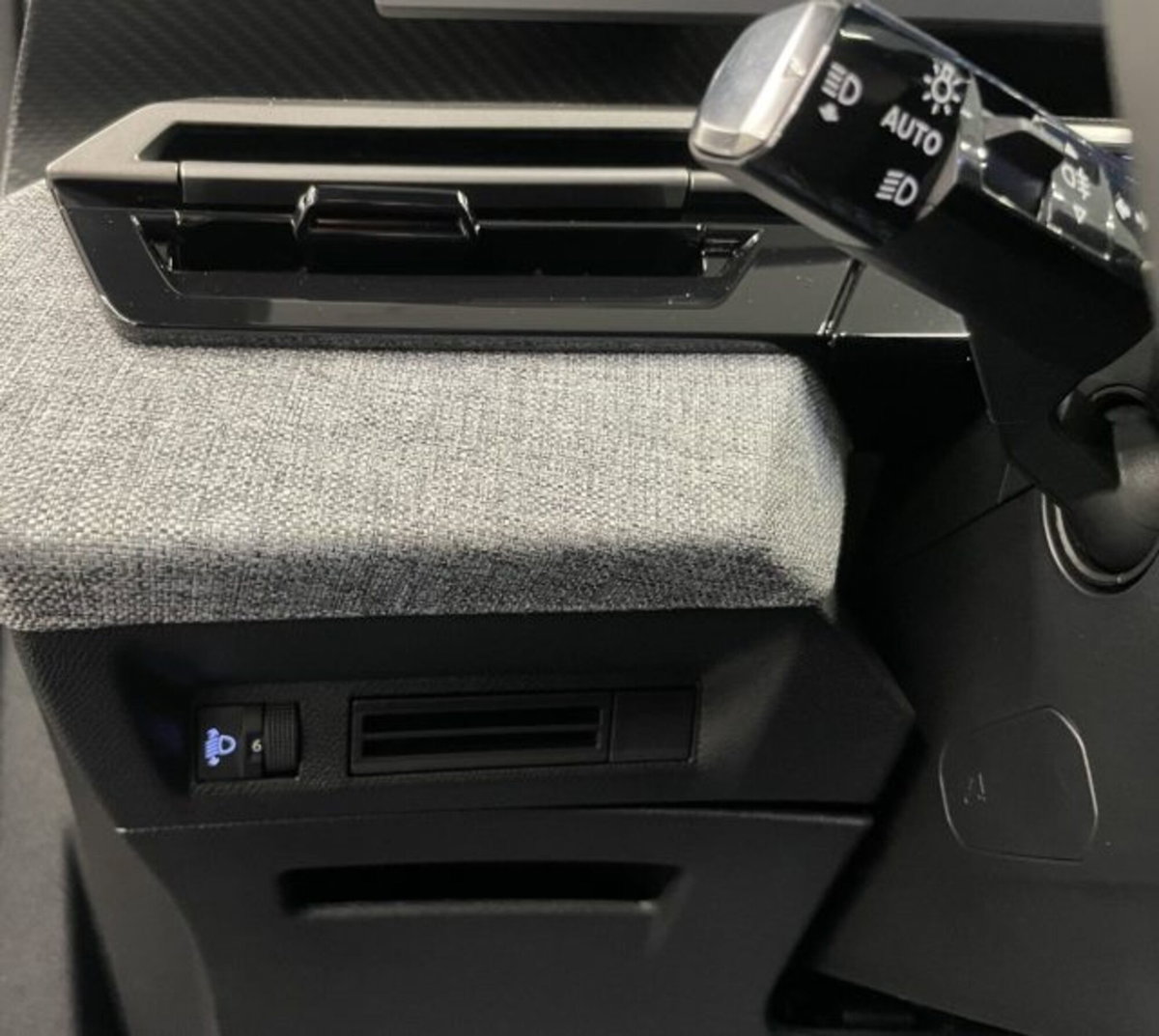 Peugeot 3008 1.2 hybrid Allure Business 145cv e-dcs6 (12)